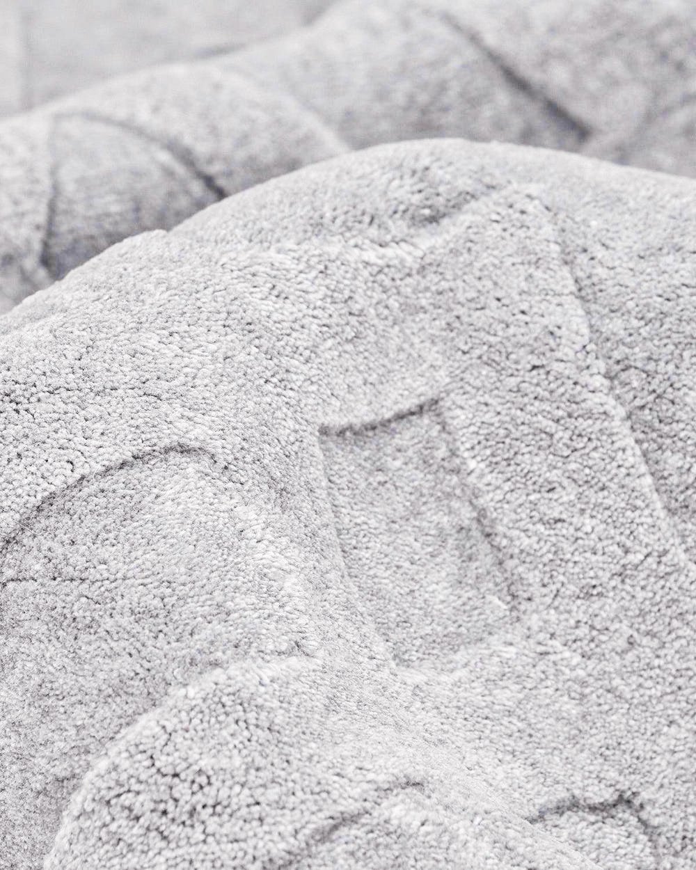 LINEAGE GREY